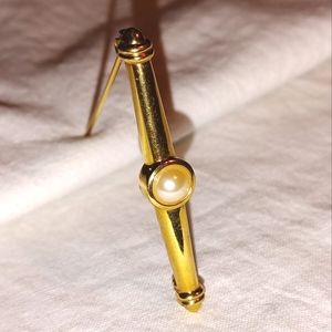 Gold Tone Pearl tie pin